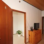 马林克公寓 *